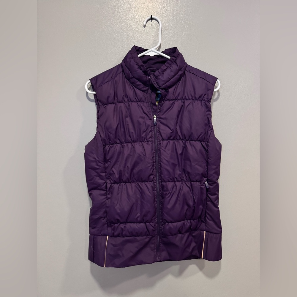 NWT Brooks Cascadia Thermal Vest in Berry Size Medium